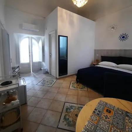 La Casa Delle Camelie Guest house
