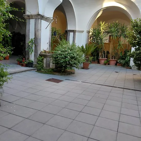 La Casa Delle Camelie بيت ضيافة