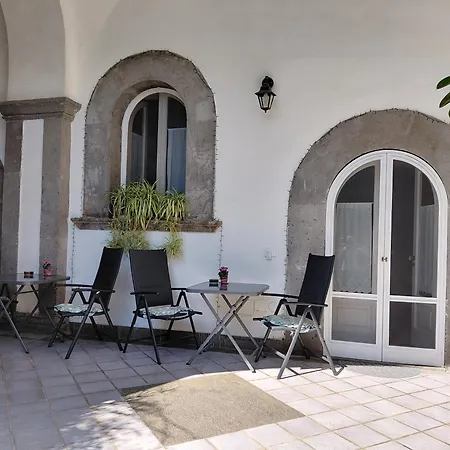 La Casa Delle Camelie